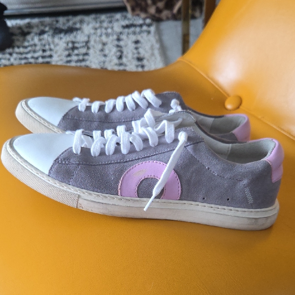 Oliver Cabell Suede Low-Top Sneakers in Gray and Pink